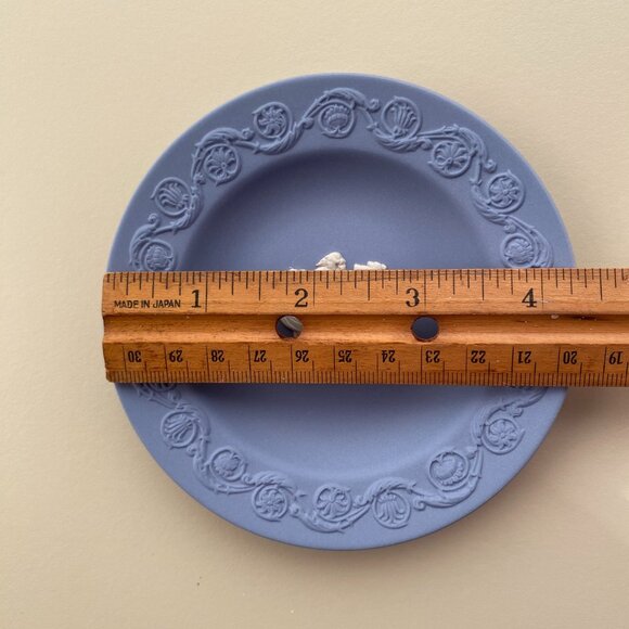 Wedgwood Blue Jasperware Small Round Plate with White Motif - The Three Graces - Picture 3 of 4